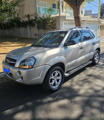 HYUNDAI TUCSON 2.0 MPFI GL 16V 142CV 2WD GASOLINA 4P AUTOMÁTICO HYUNDAI TUCSON 2.0 MPFI GL 16V 142CV 2WD GASOLINA 4P AUTOMÁTICO
